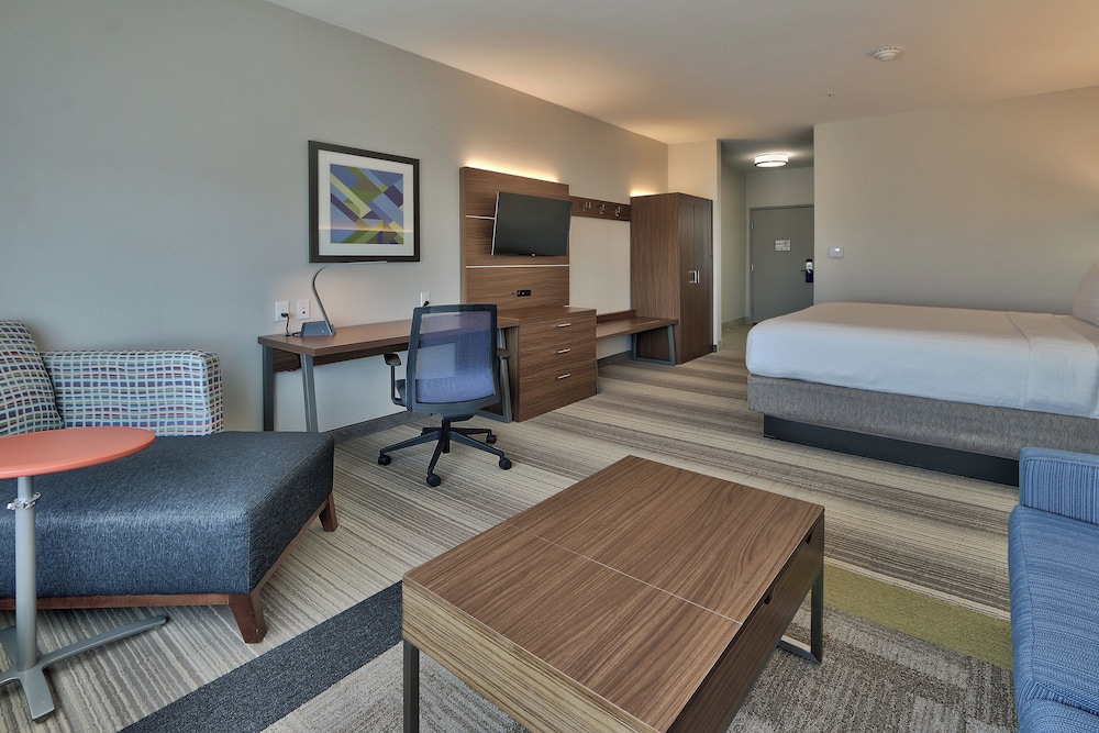 Suite, 1 King Bed, Accessible (Hearing) photo 1