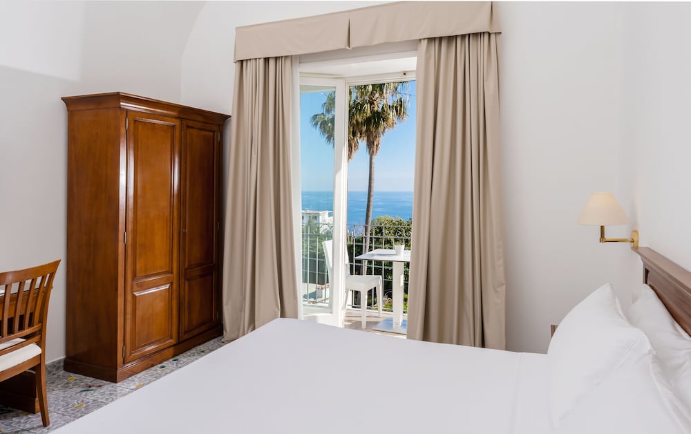 Standard Double or Twin Room, Balcony, Sea View - Photo 4