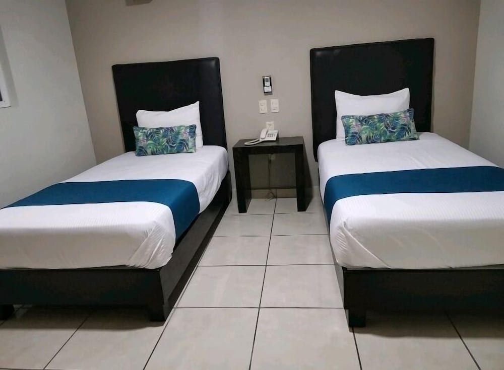 Basic Single Room, 2 Twin Beds, Non Smoking, Private Bathroom