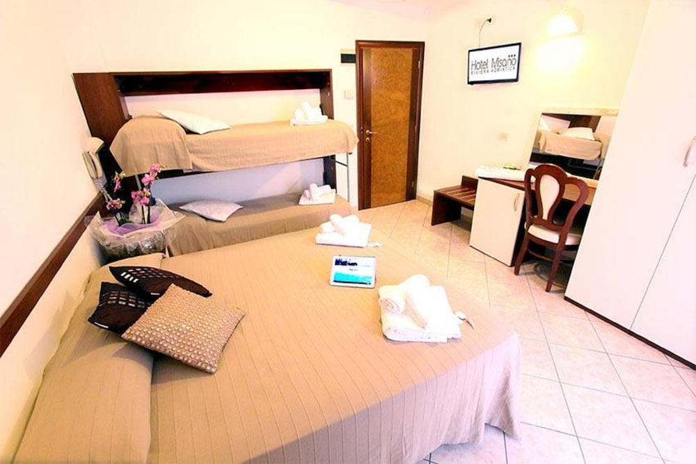 Standard Quadruple Room - Photo 1