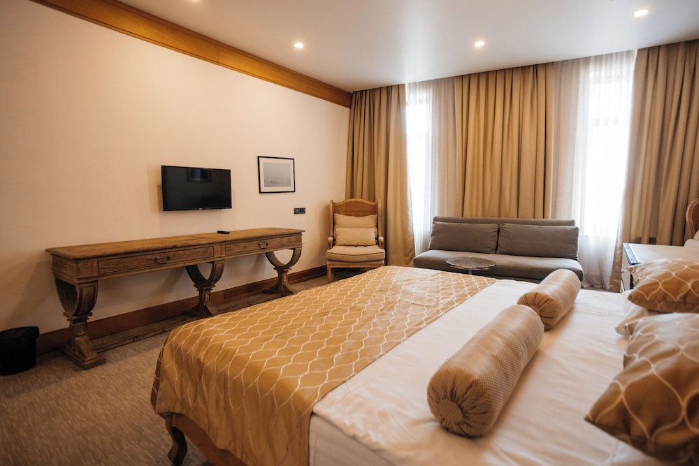 Standard Double Room, 1 King Bed - Photo 10