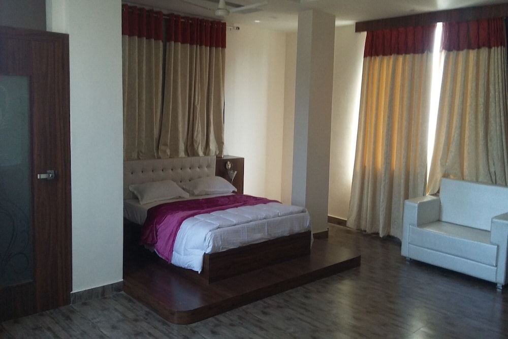 Deluxe Room - Photo 8
