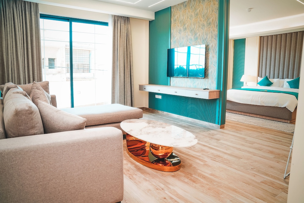 Royal Suite, City View