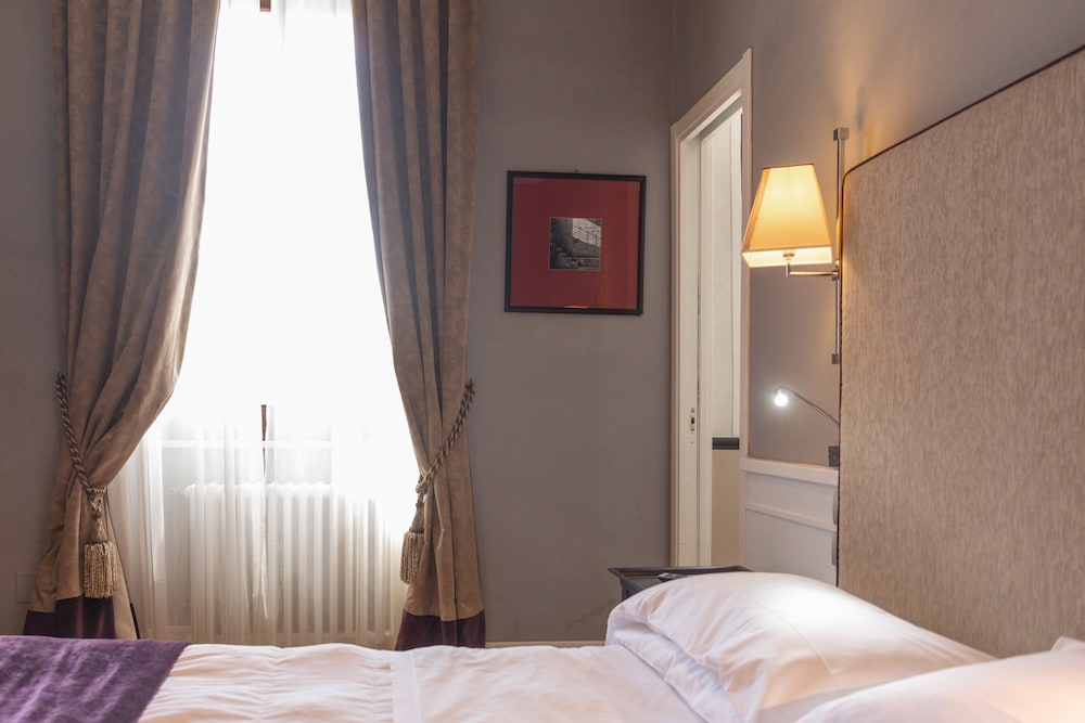 Classic Double Room - Photo 12