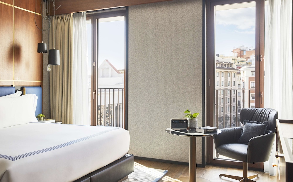 Room, 1 King Bed, Balcony