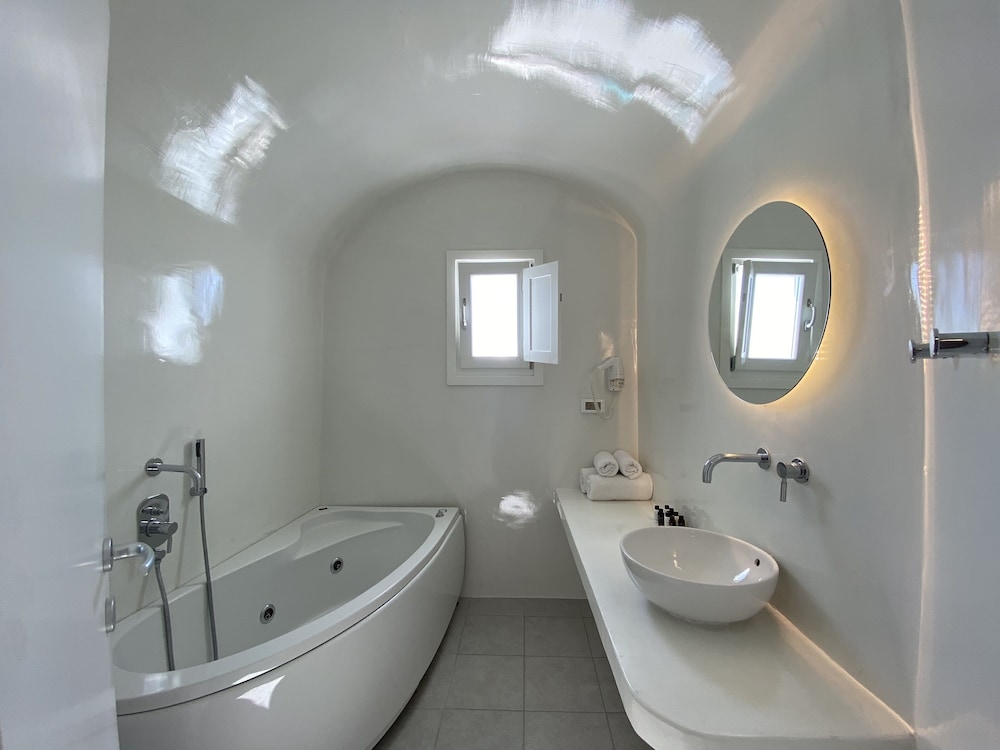 Villa (Caldera View outdoor Jetted tub) - Photo 45