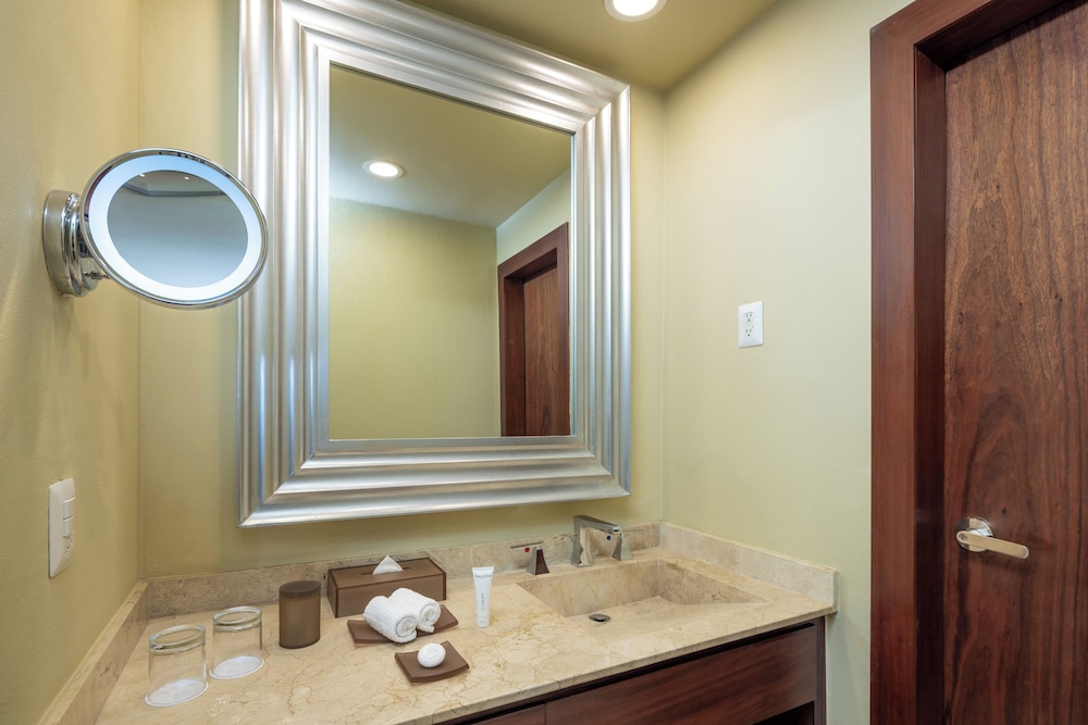 Superior Deluxe Ocean View - Book 4 nights, get 2 free in Punta Cana thumbnail 5