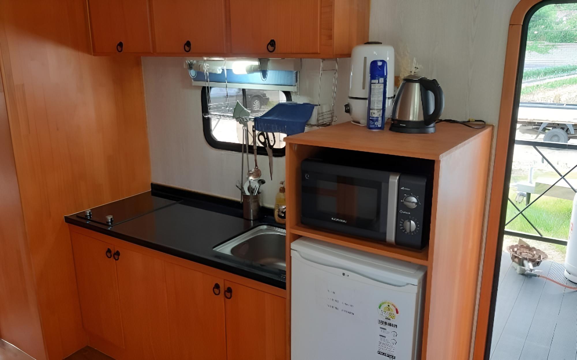 Room (Caravan 5 (Barbecue Set + Breakfast +) photo 2