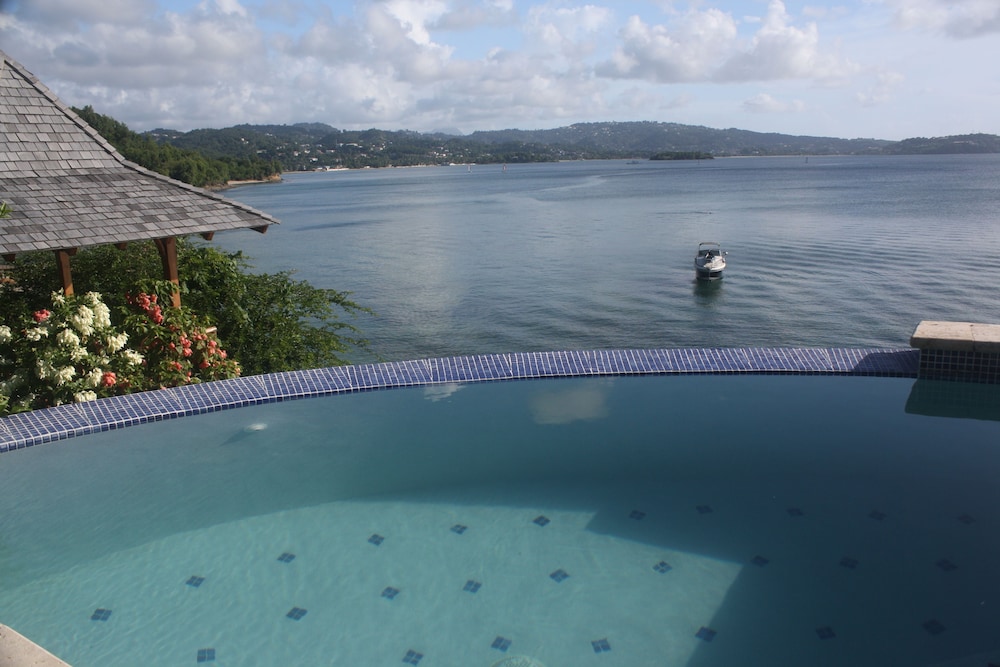 Water’s Edge Cottage