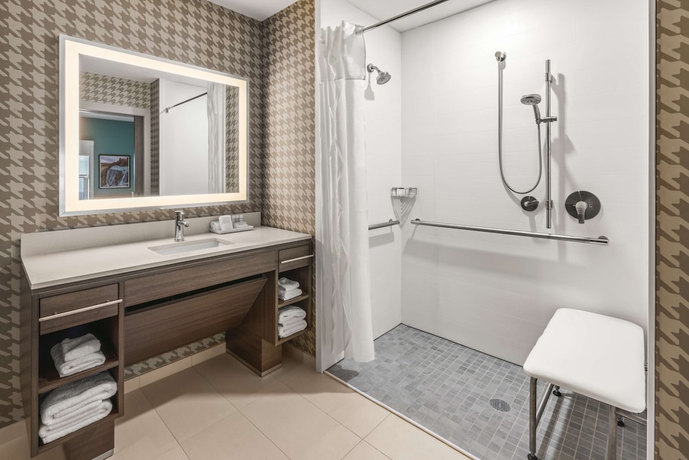 Suite, 1 King Bed with Sofa bed (Mobility & Hearing, Roll-in Shower) - Photo 6