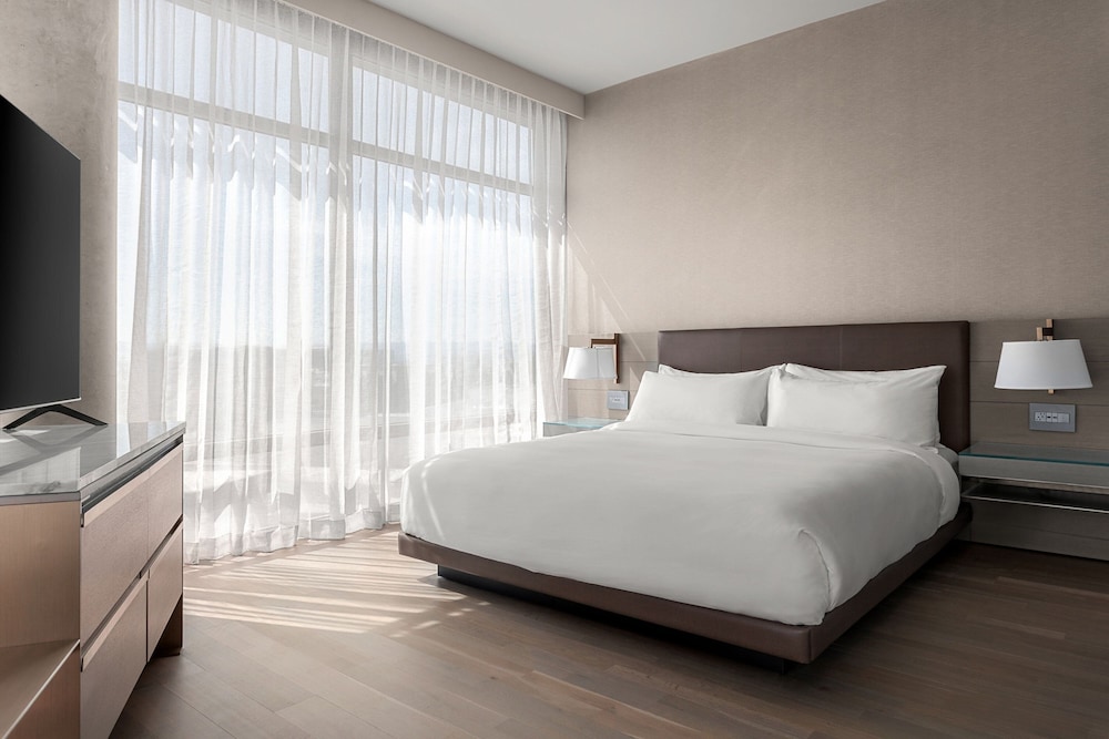Room, 1 King Bed - Photo 4