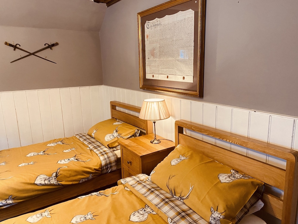 Twin Room, Ensuite photo 2