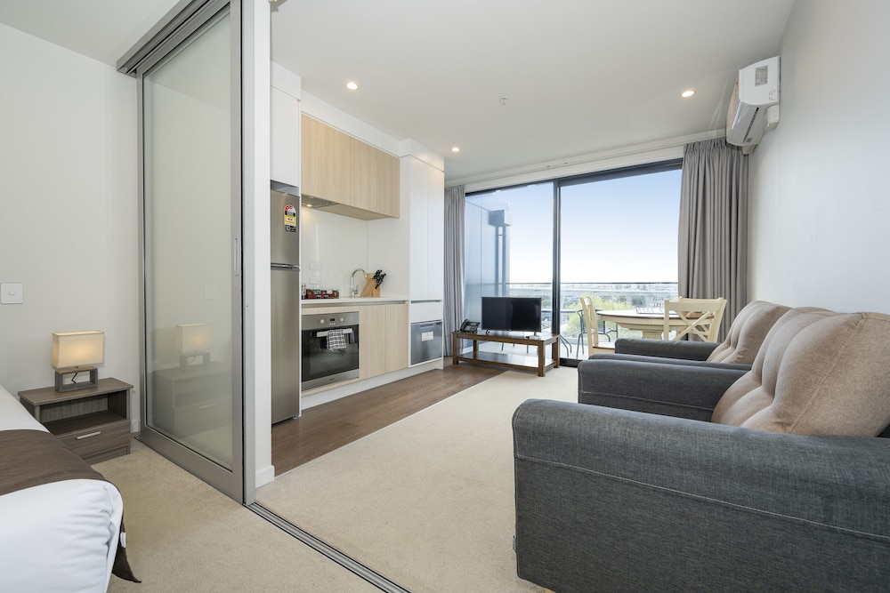 Deluxe Studio with a free secure parking photo 1
