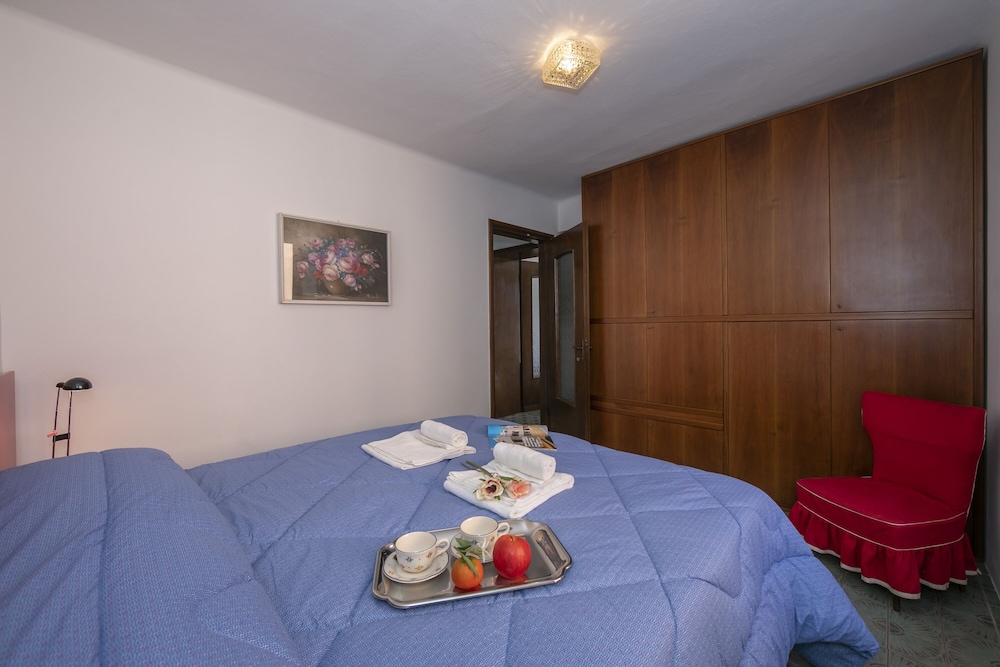 Family Apartment, 3 Bedrooms, Lakeside (Casa Fronte Isola)