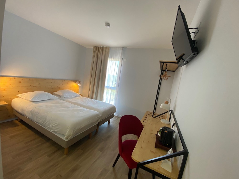 Standard Twin Room - Photo 3