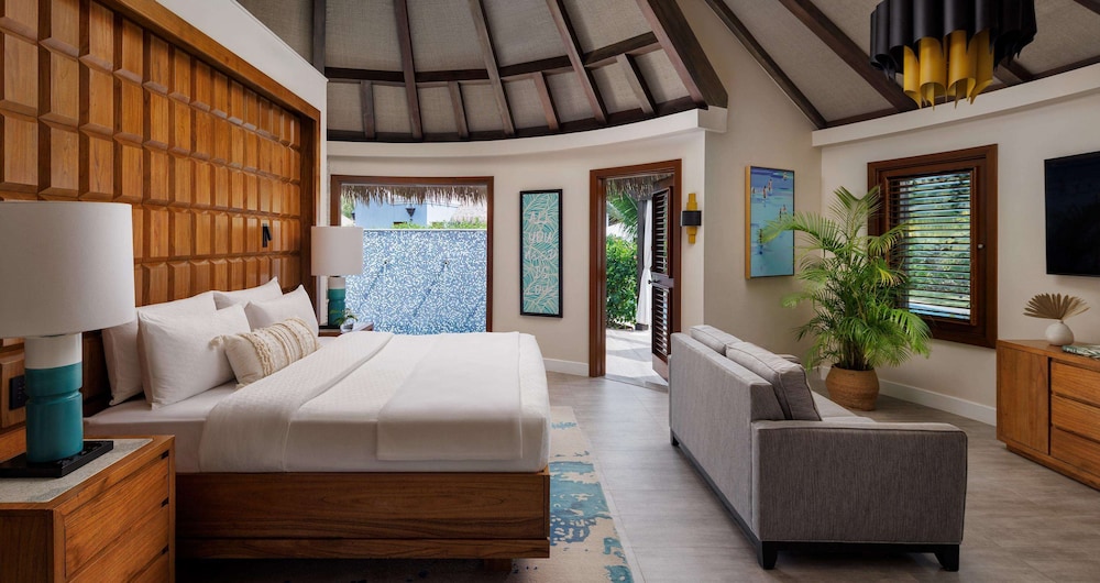 Villa, 1 King Bed, Private Pool (Rondoval Swim-up Butler, Sanctuary)