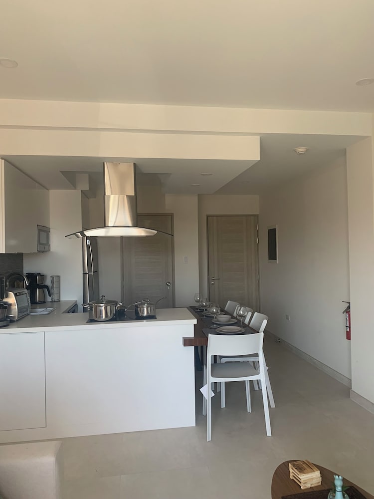 Luxury Condo, 1 King Bed With Sofa Bed, Pool Access, Executive Level photo 2