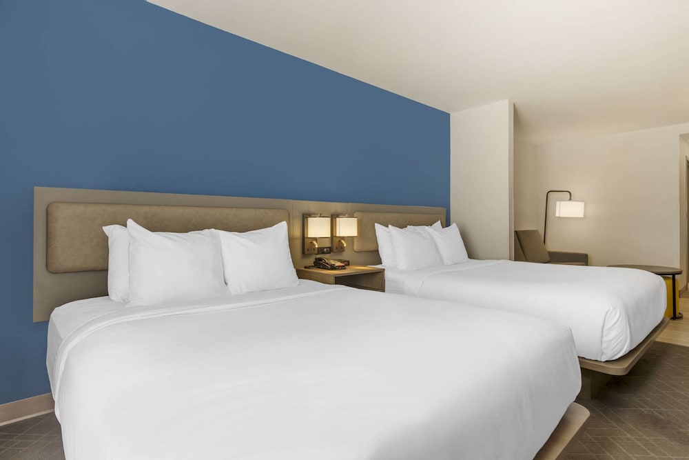 Suite, 2 Queen Beds, Non Smoking photo 1