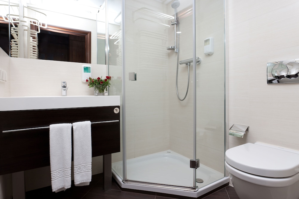 Standard Double or Twin Room - Photo 6