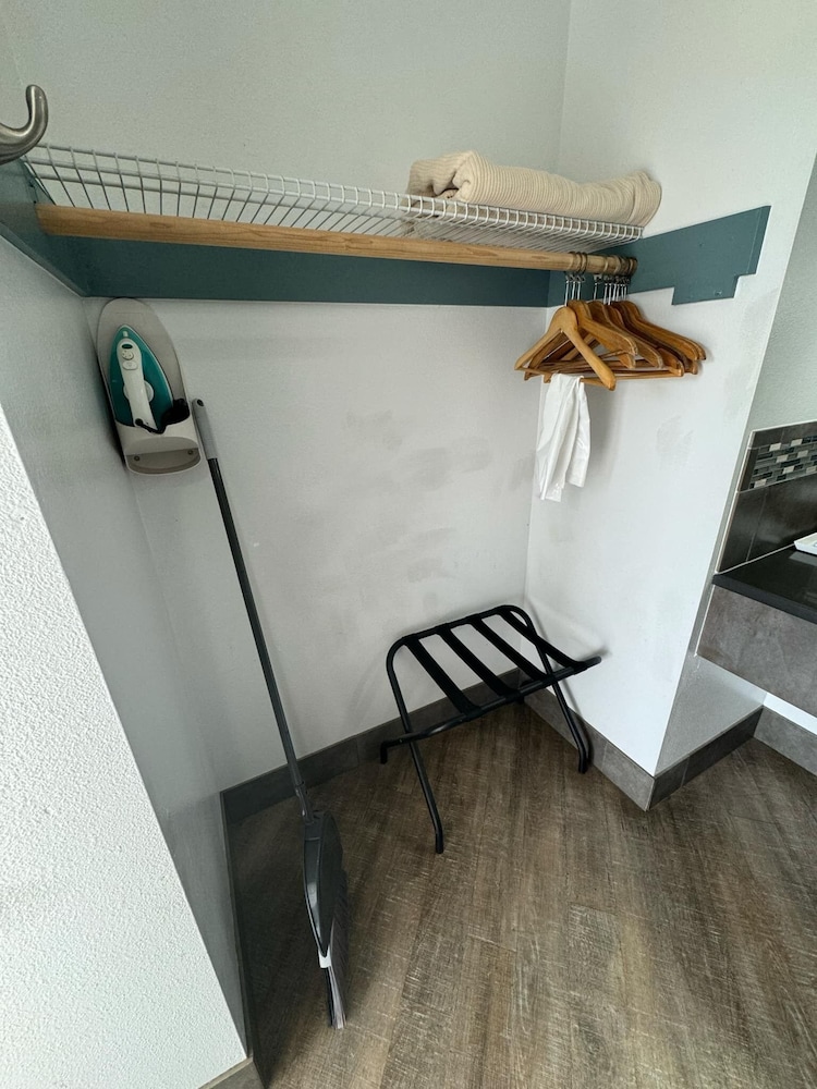 Room, 1 King Bed, Balcony, Oceanfront photo 3