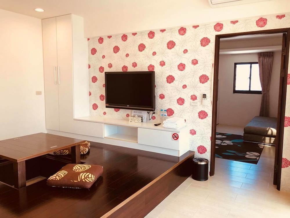 Family Room, Balcony photo 3