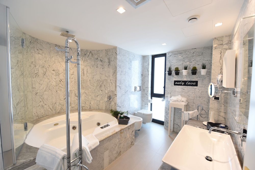 Suite, Sea View - Photo 4