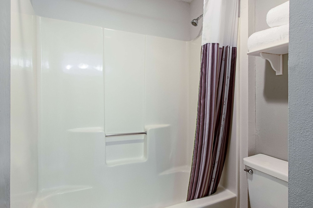 Deluxe Room, 1 King Bed, Non Smoking (Deluxe Executive Room) - Photo 4