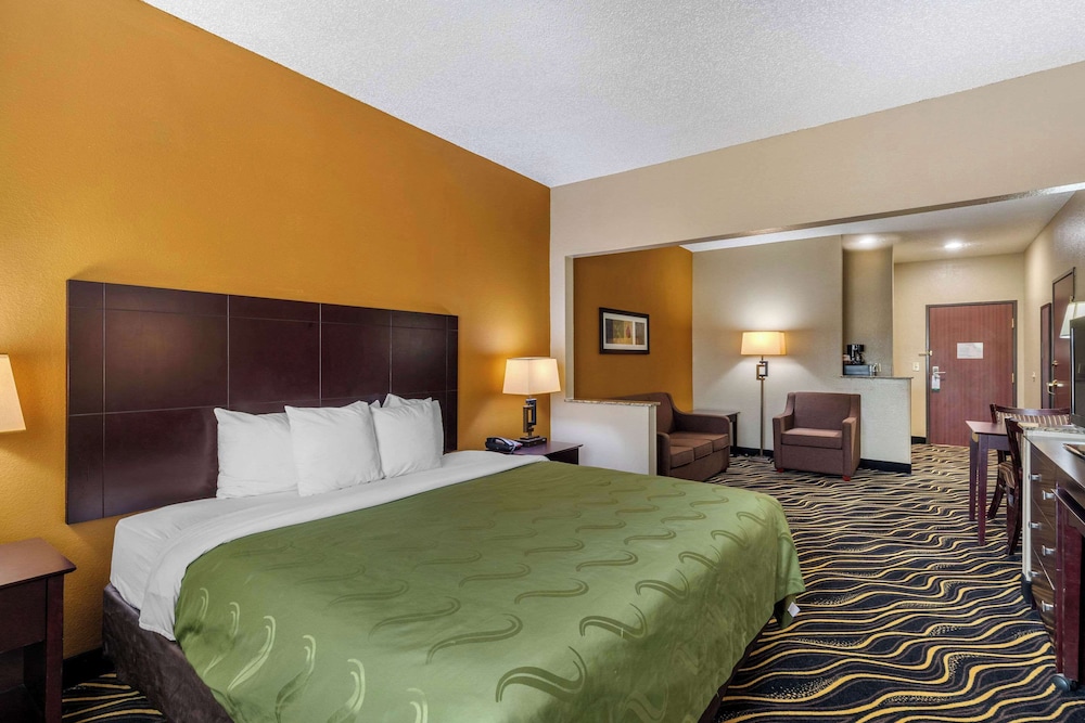 Business Suite, 1 King Bed with Sofa bed, Accessible, Non Smoking - Photo 3