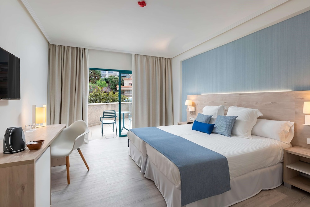 Double Room (1 Adult)