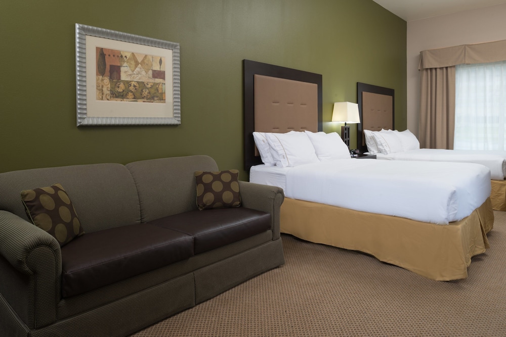 Suite, Multiple Beds (Additional Living Area) - Photo 3