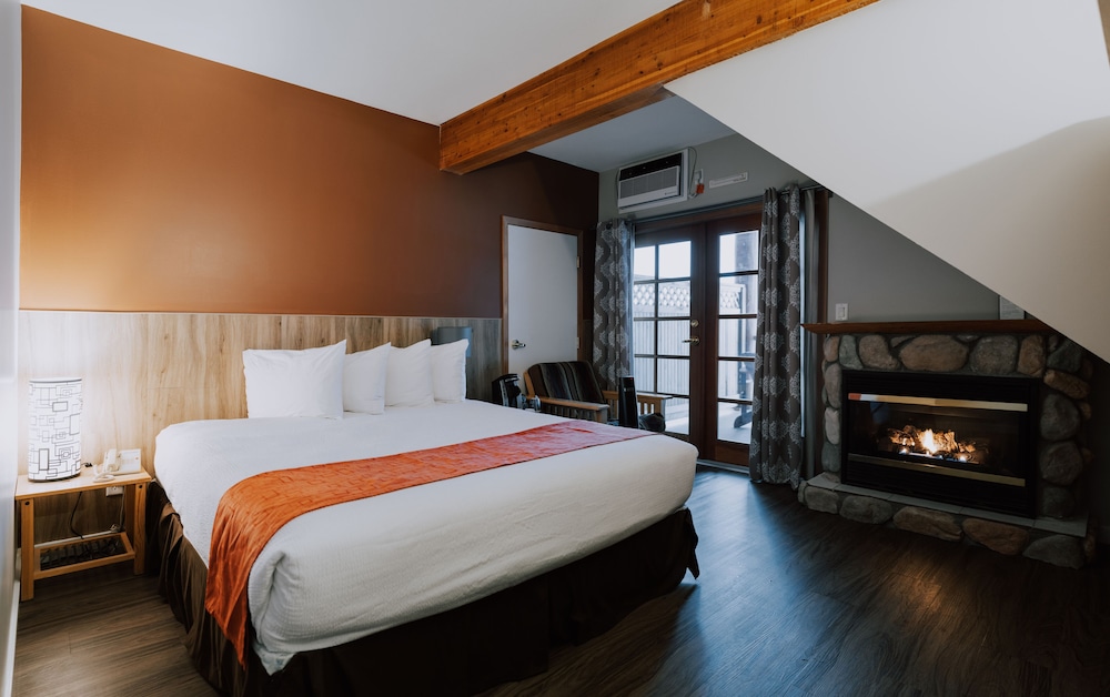 Economy Room, 1 King Bed (Not Pet Friendly)