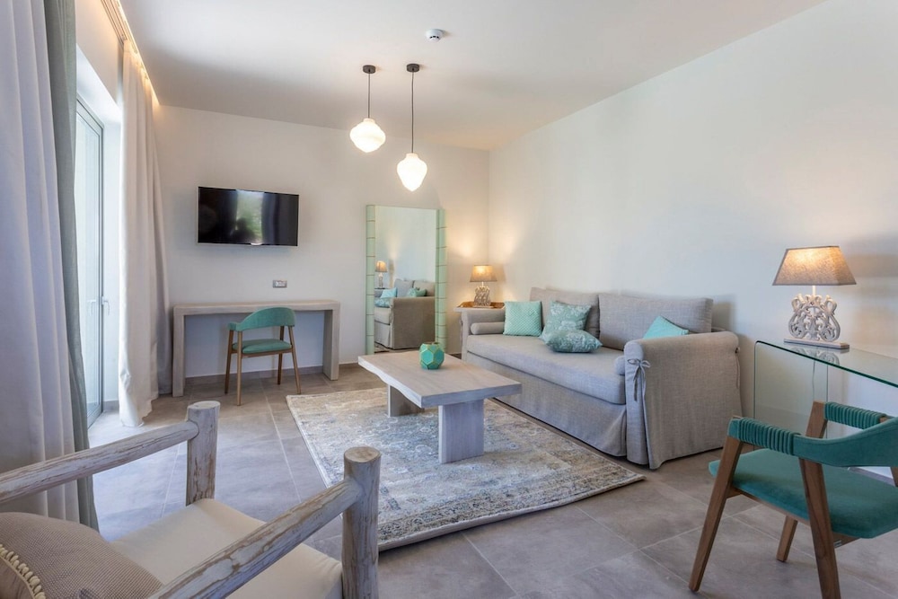 Executive Suite, Private Pool - Photo 3