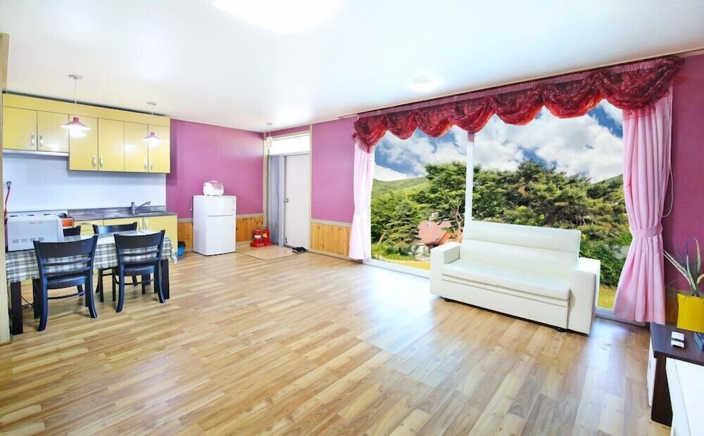 Room (A-dong)
