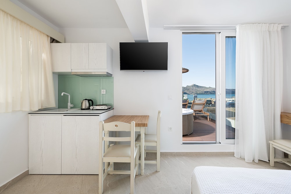 Premium Double Room, Jetted Tub, Partial Sea View