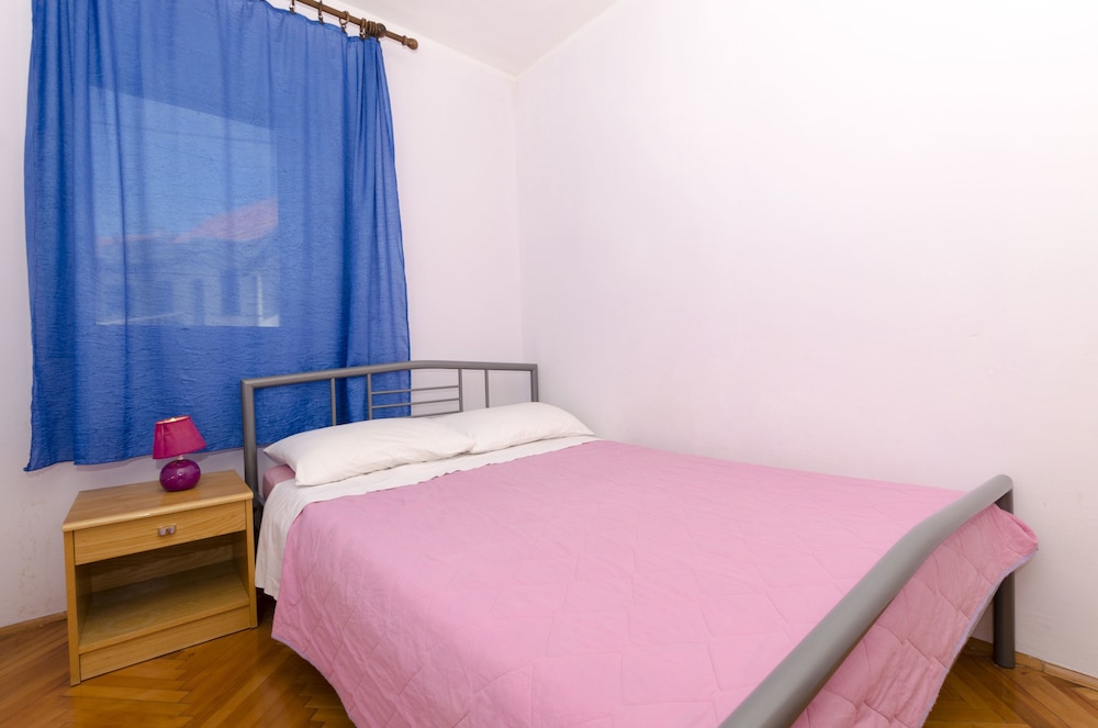 Apartment (A2)