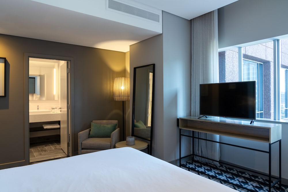 Classic Room, 1 King Bed, Non Smoking, City View