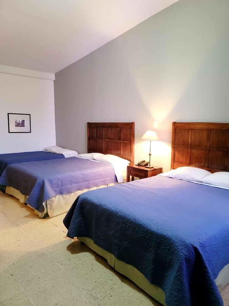 Family Room, Multiple Beds, Non Smoking