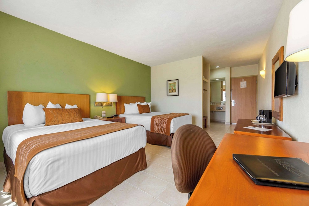 Standard Double Room, 2 Double Beds, Non Smoking - Photo 4