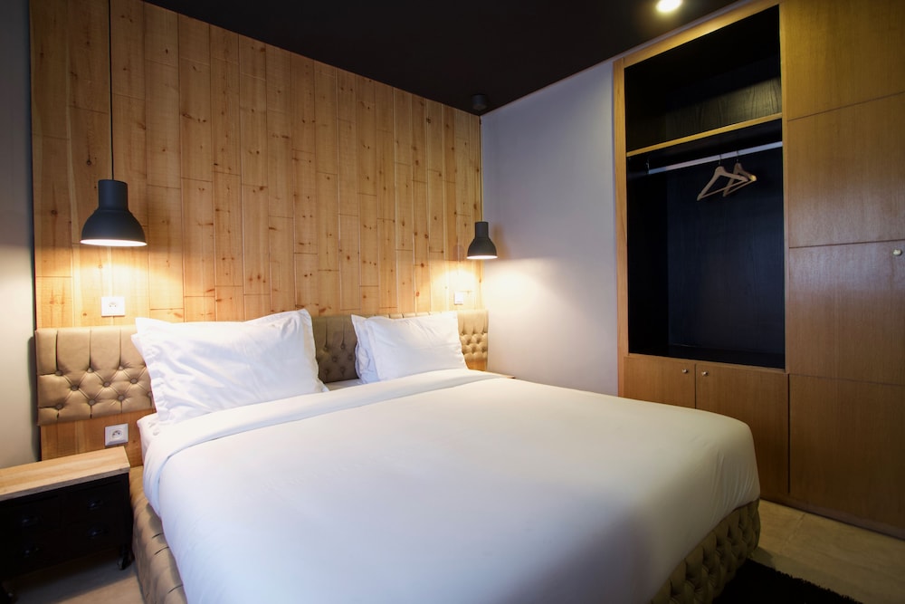Superior Suite - Photo 6