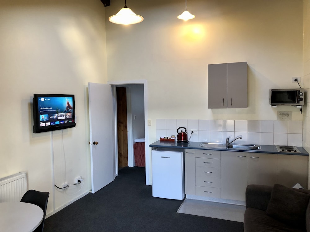Standard Suite, 1 Bedroom, Kitchenette (Unit) photo 2