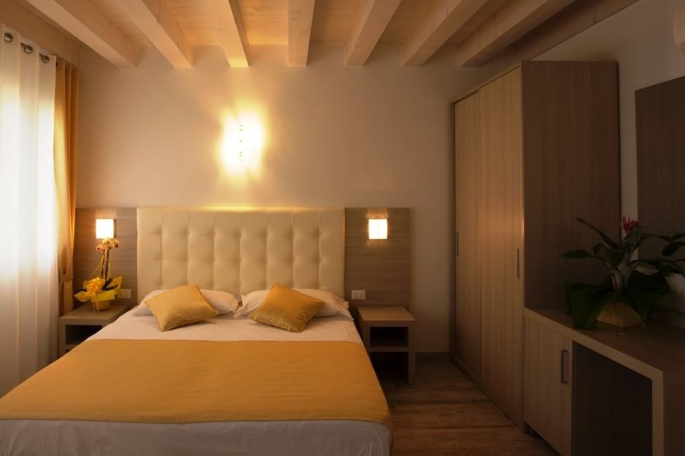 Double Room With Double Bed Or Twin Beds, Wheelchair Accessible, Ground Floor Lagoon View photo 1
