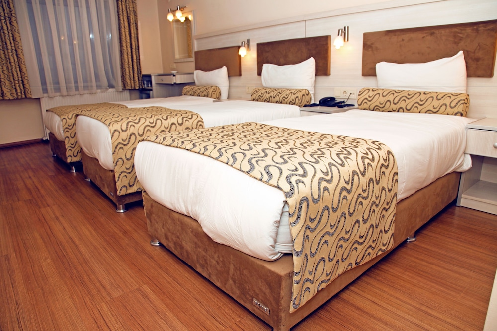 Classic Quadruple Room, Multiple Beds, Smoking