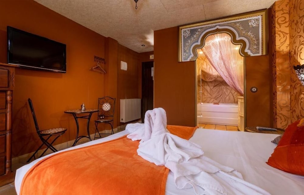 Deluxe Room (Jacuzzi) photo 3