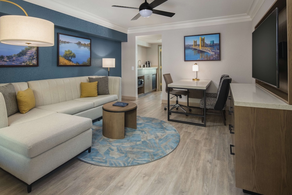 Suite, 1 Double Bed, Accessible, Bathtub (2 Room Suite) - Photo 1