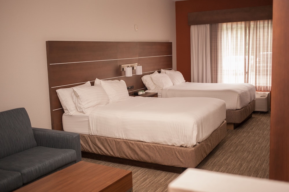 Suite, Multiple Beds - Photo 3