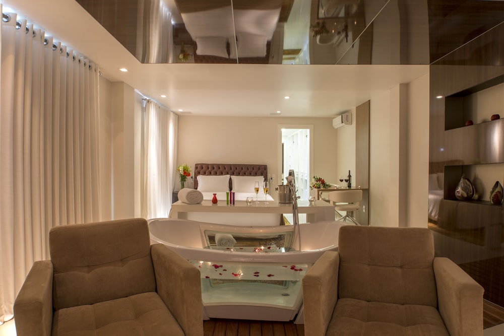 Room (Detente) photo 1