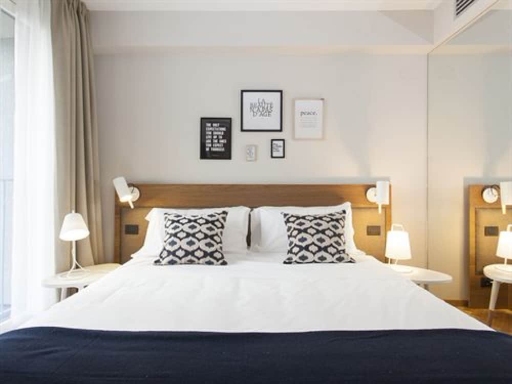 Double Room, Partial Lake View