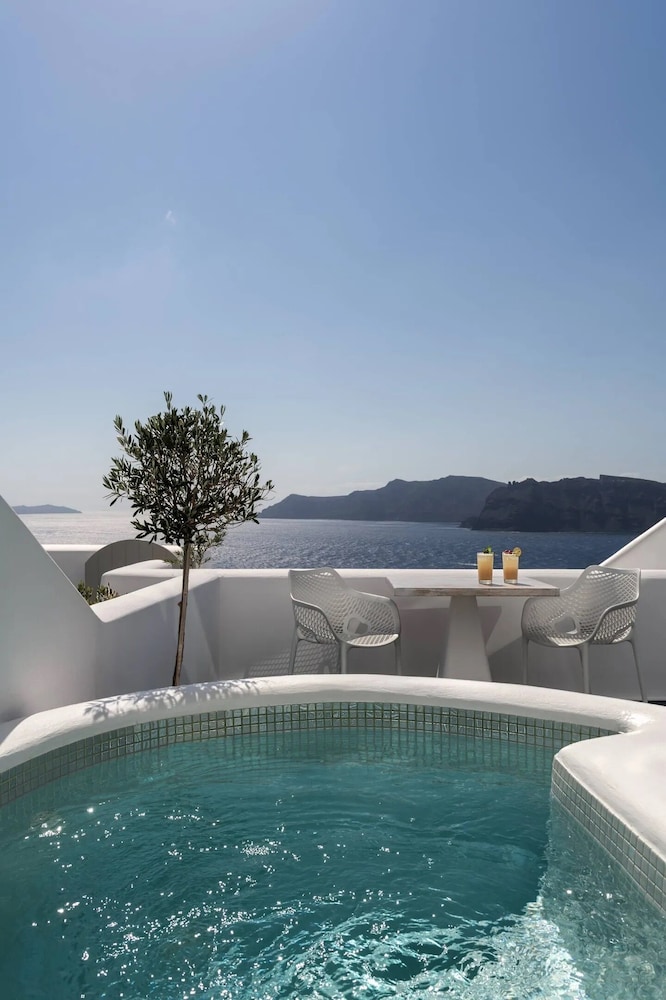 Honeymoon Suite with Outdoor Hot Tub and Caldera View - Photo 1
