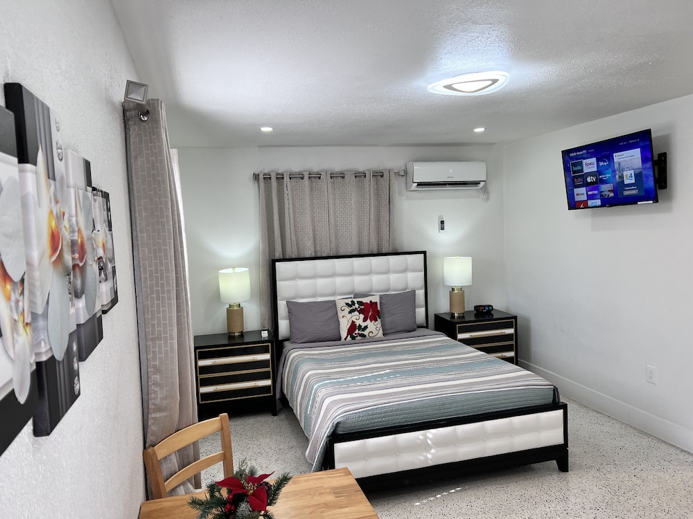 Studio, 1 Bedroom, Balcony photo 1