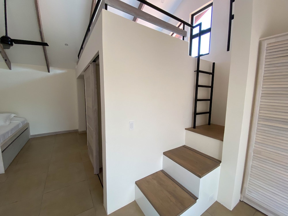 Villa Familiar, 3 Dormitorios, Vista al Jardín